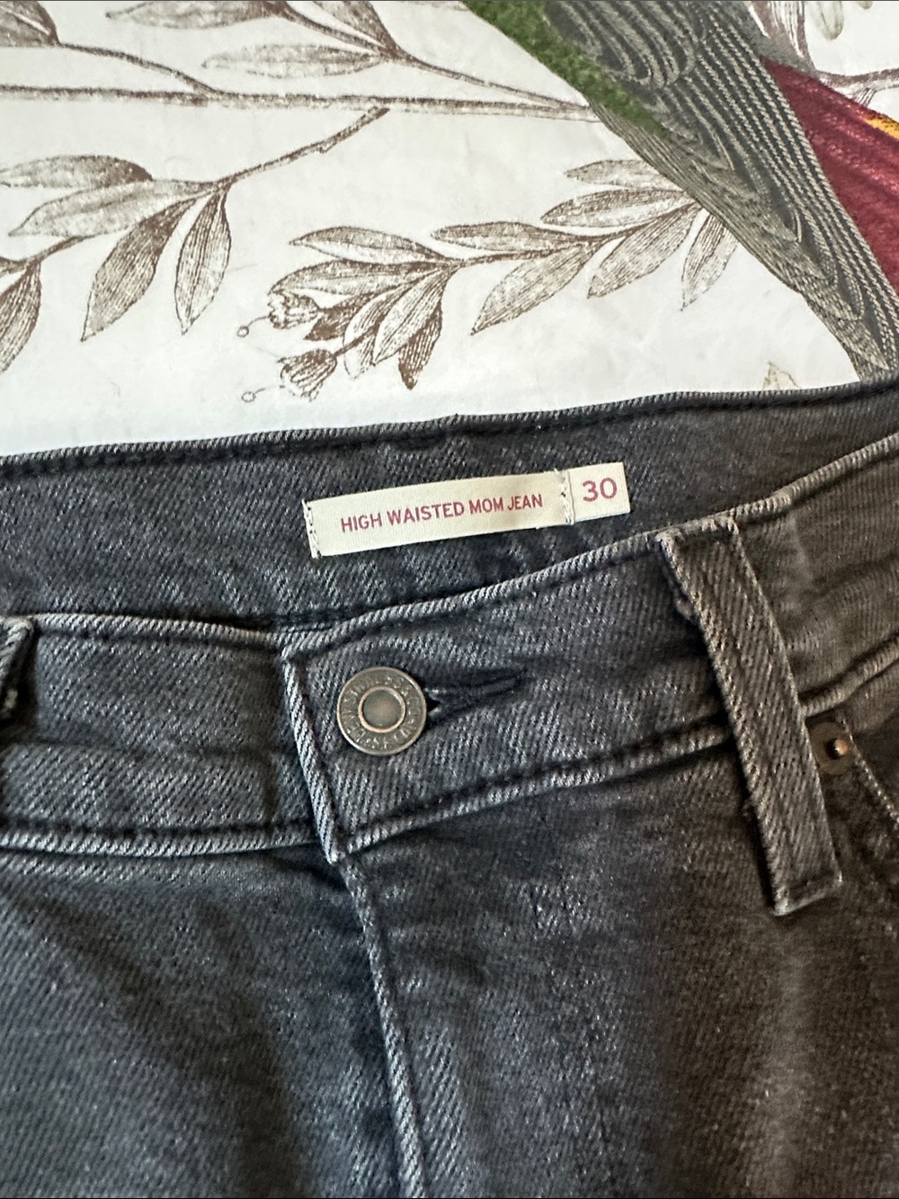 Levi's High Waisted Mom Jeans - Charcoal